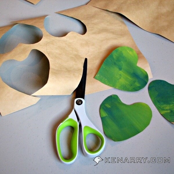 St. Patrick's Day Shamrock Craft for Toddlers and Kids - Kenarry.com