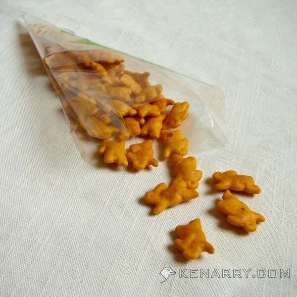 Fill a cellophane bag with cheddar bunnies to make carrots. - Kenarry.com