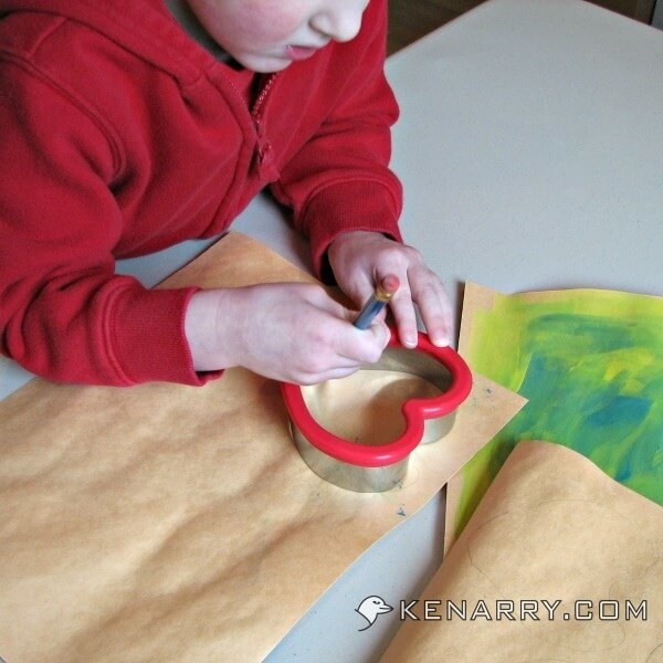 St. Patrick's Day Shamrock Craft for Toddlers and Kids - Kenarry.com