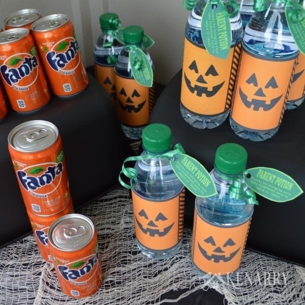 Halloween Dasani Water Bottle Pumpkins - Free Printable - #SpookySnacks - Kenarry.com