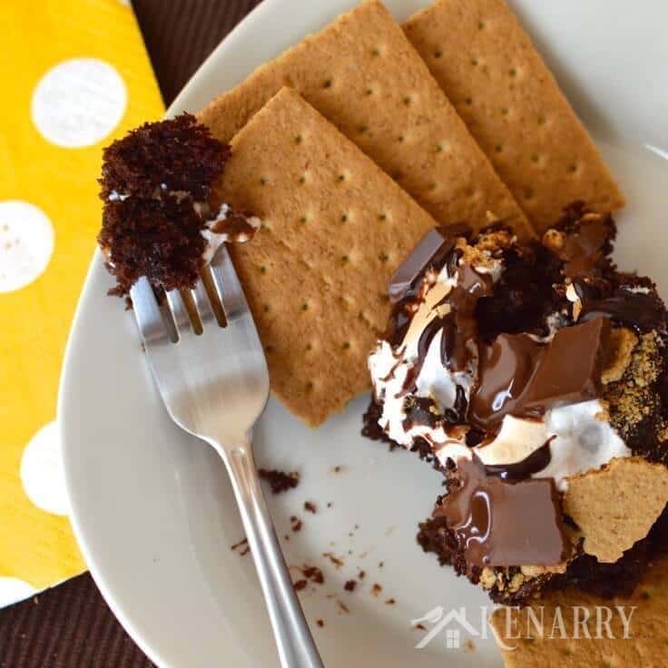 Yum! This recipe for S'mores Chocolate Fudge Cake with marshmallow and graham cracker is the next best thing to sitting by a campfire in the summer.