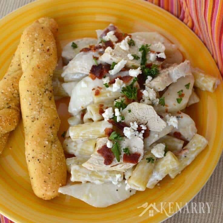 I love creamy chicken pasta! This delicious Chicken Rigatoni recipe is topped with bleu cheese, crispy bacon and juicy pear slices.