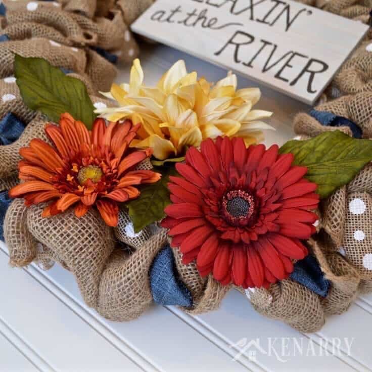 Love this denim and dots burlap wreath tutorial! It's an easy DIY craft using two different accent ribbons to create beautiful home decor.