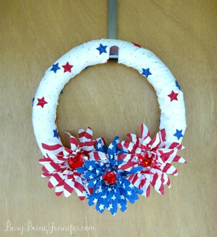 4th of July Wreath – Busy Being Jennifer - 4th of July Wreaths featured on Kenarry.com