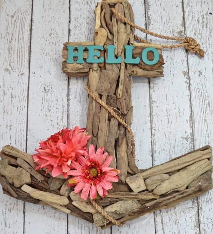 I love coastal or nautical style for home decor in the summer. This anchor wreath idea would look great by the front door - indoor or outdoor!