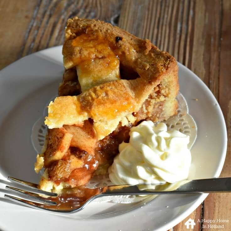 Appeltaart - a popular and super delicious traditional recipe for 'Dutch Apple Pie'