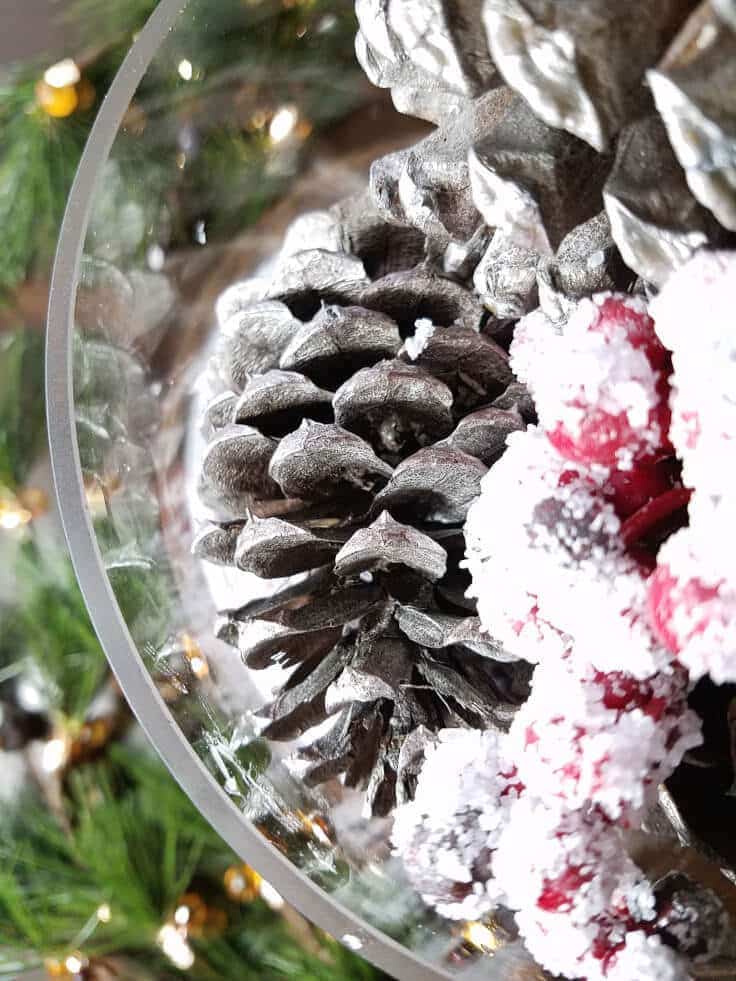 Beautiful pine cone centerpiece that only takes 10 minutes.