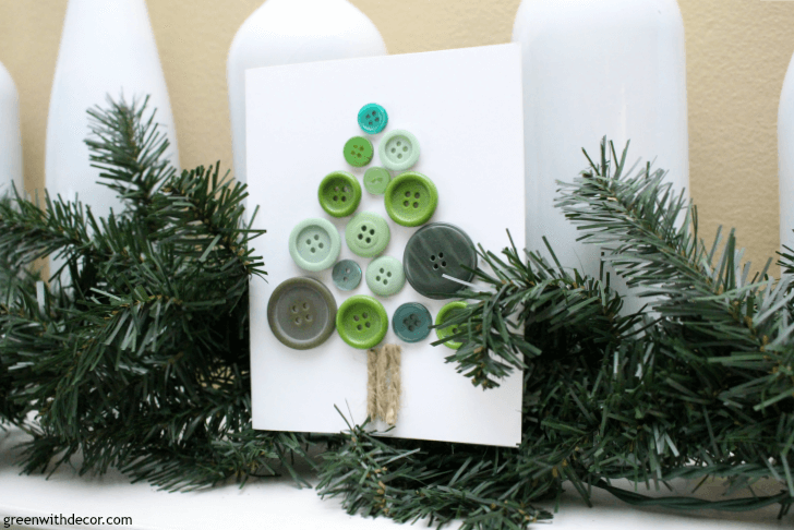 Cute and easy DIY Christmas cards! These cute little cards are perfect for your neighbor, kid’s teacher, mailman or whoever