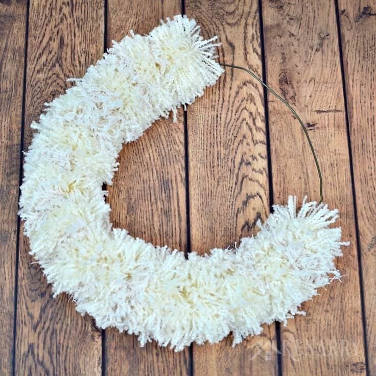 This white winter yarn wreath idea is gorgeous. It looks like an easy craft to make. I love how fuzzy and cozy it is as DIY home decor for Christmas or winter.