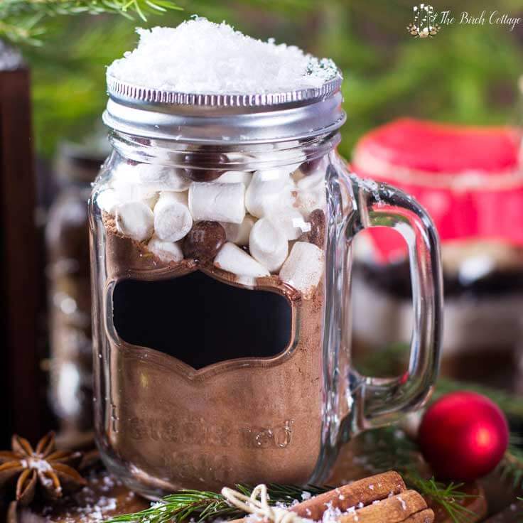 Homemade Hot Chocolate is more than just a beverage, it's a great last minute DIY Christmas gift idea! This easy homemade recipe mix in a jar with printable labels and tags makes a fun gift to give out to teachers, neighbors, and the unexpected guest! #hotcocoa #giftideas #kenarry