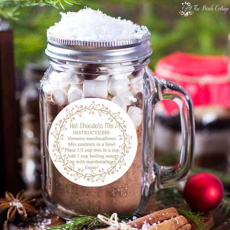 Homemade Hot Chocolate is more than just a beverage, it's a great last minute DIY Christmas gift idea! This easy homemade recipe mix in a jar with printable labels and tags makes a fun gift to give out to teachers, neighbors, and the unexpected guest! #hotcocoa #giftideas #kenarry