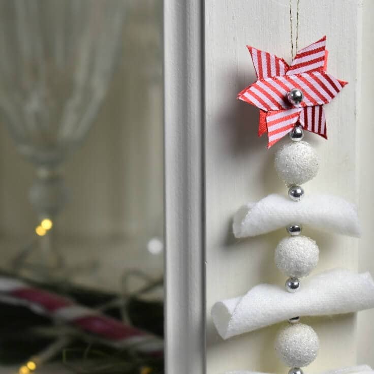 DIY Christmas Tree Decoration - These super cute felt decorations are not only super stylish but quick and easy to make too!