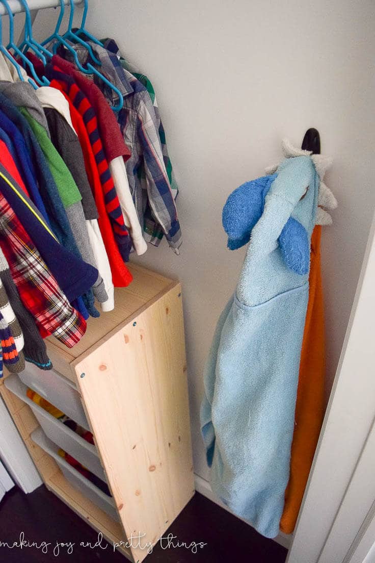 Learn how to organize all of your kids' toys and clothes with a few simple storage solutions. Finally learn how to organize your kid's closet!