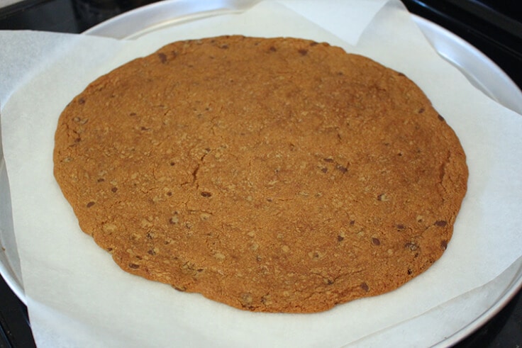 a pizza sized chocolate chip cookie