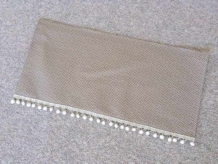 The front of the completed valance. 