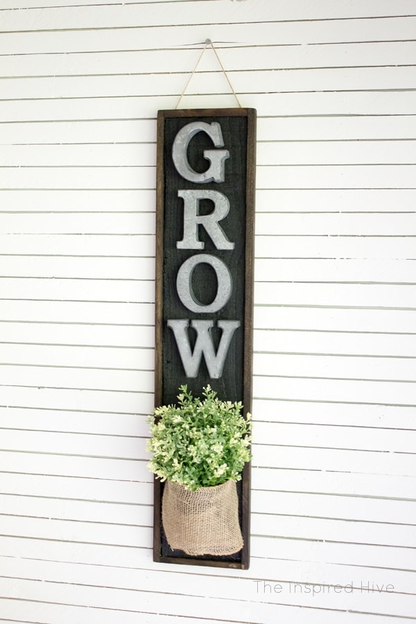 DIY Farmhouse Wall Planter – The Inspired Hive -- 12 creative burlap craft projects featured on Kenarry.com