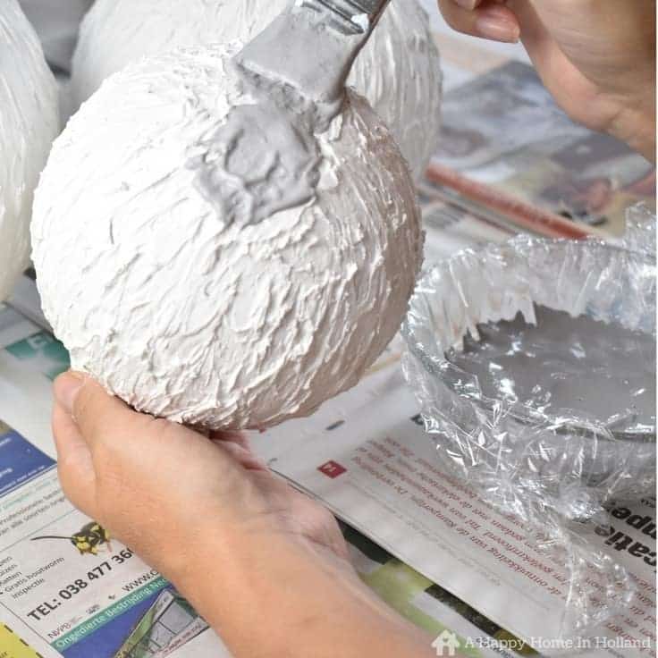 How to create cement look vases in a few easy steps.