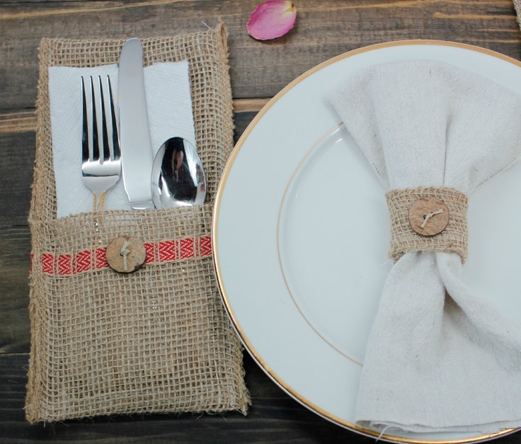 Create your own burlap utensil holder or burlap napkin rings to add farmhouse style and rustic texture to your Thanksgiving table decor. It's a beautiful DIY idea for holiday parties or a Christmas dinner with your family.