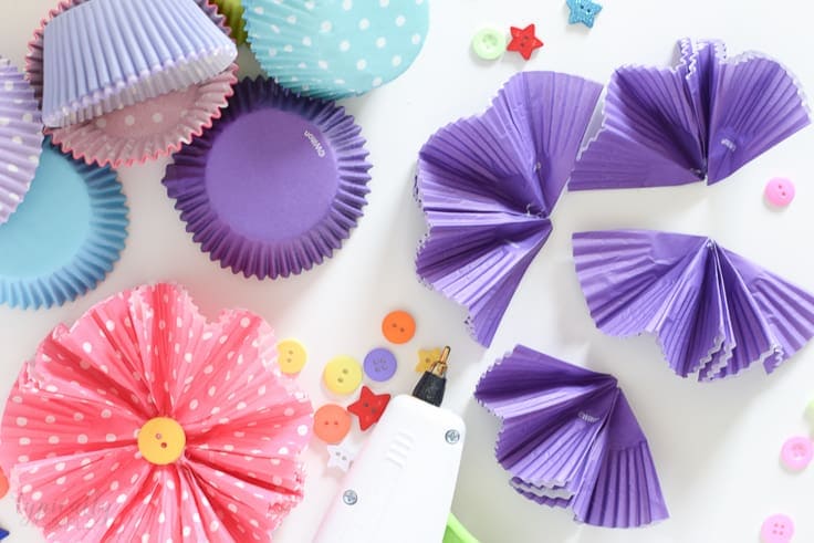 Make this cupcake liners flower craft to use for wreaths, centerpieces, banners, or even as a fun spring craft to make with the kids!