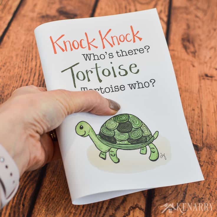 Need a funny teacher appreciation card to thank a special educator at the end of the school year? This free printable teacher card features a humorous knock knock joke that's a great way for kids to say thank you to elementary teachers. #teacherappreciation #teacher_appreciation_printable #teacherappreciationideas