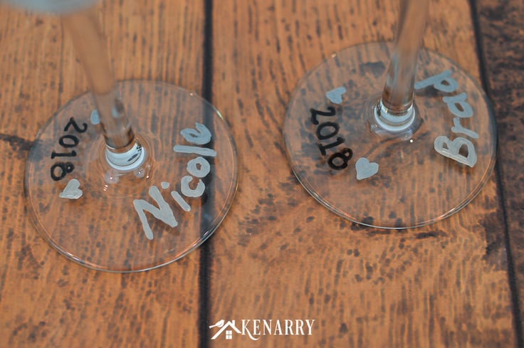 Paint the names of the bride and groom on the base of champagne flutes. These Mr. and Mrs. toasting glasses are an easy personalized gift for a bridal shower, wedding or anniversary. #weddinggifts #weddingideas #weddingreception #handpainted