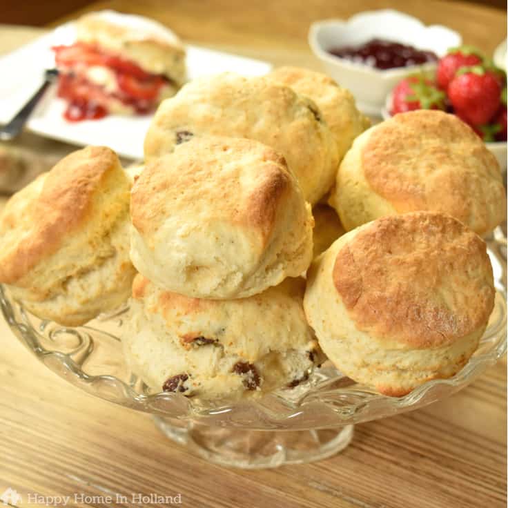 Delicious traditional British scone recipe - so quick and easy to make! #scones #recipes #britishfood #easyrecipe