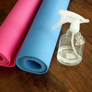 homemade-yoga-mat-cleaner