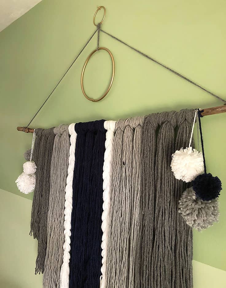 How to Make an Easy Yarn Wall Hanging #bohemianstyle # boho #bohostyle #macrame