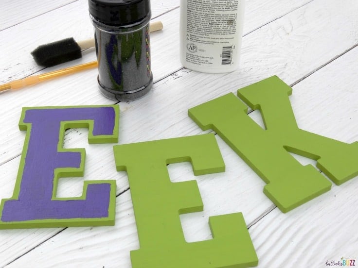 Halloween wreath paint the letters