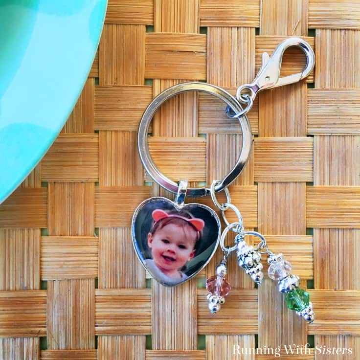 Make a DIY Heart Photo Keychain featuring your favorite photo. We'll show you how to make the beaded picture pendant with resin and add it to the keychain. It's the perfect homemade gift to give out this Christmas! #diy #crafts #giftideas #homemade #diychristmas #mothersday #kenarry