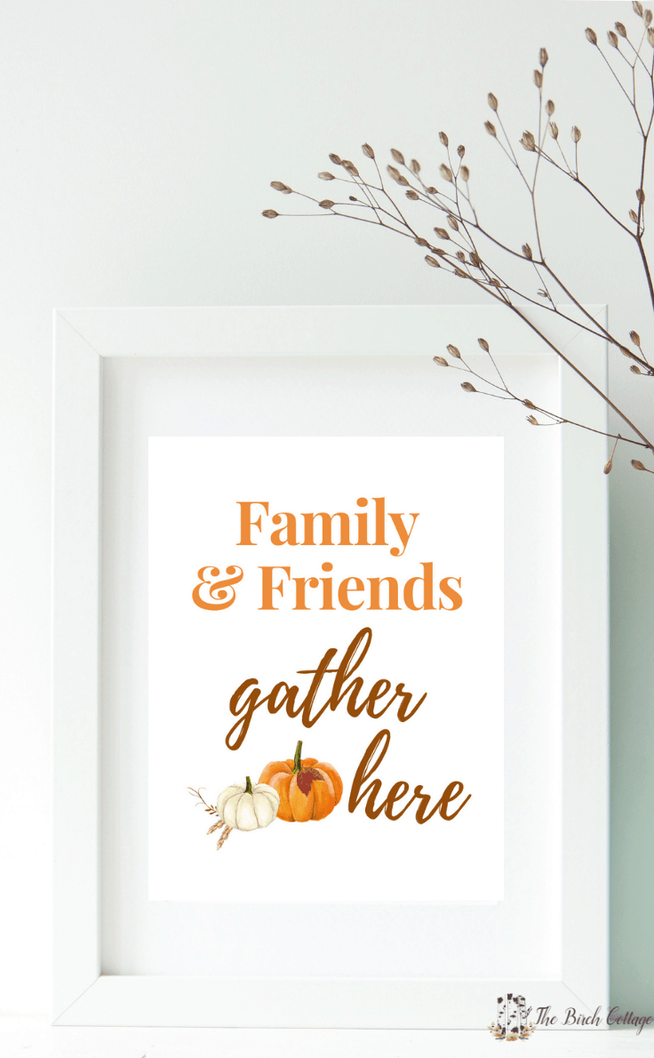 Download your free Family & Friends Gather Here printable for an easy DIY to add a touch of fall to your home decor with some easy wall art decor ideas. #thanksgivingdecor #falldecor #kenarry