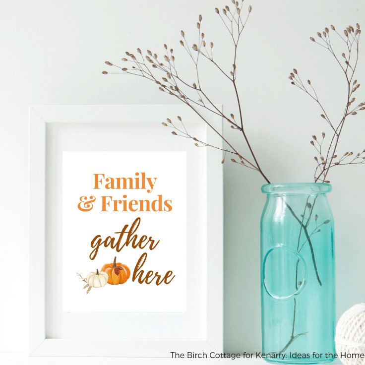 Download your free Family & Friends Gather Here printable for an easy DIY to add a touch of fall to your home decor with some easy wall art decor ideas. #freeprintables #fallhomedecor #kenarry
