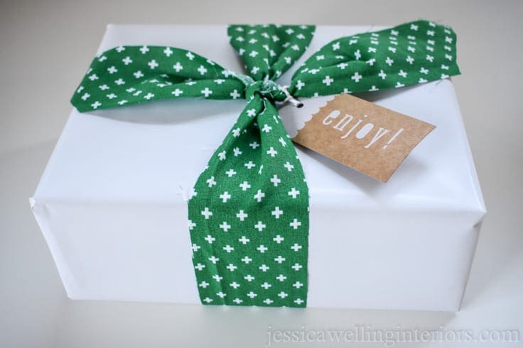 Need some Christmas gift wrapping ideas? Try solid white or brown paper with DIY fabric ribbon! It's a simple and easy way to wrap beautiful presents for Christmas!