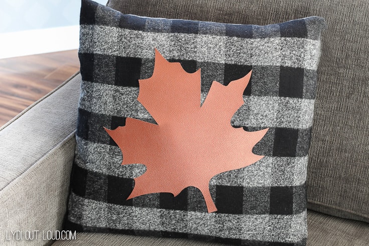 Fall DIY No-Sew Pillow With Buffalo Check - Lydi Out Loud - See more easy DIY Buffalo Plaid Decor Ideas on Kenarry.com