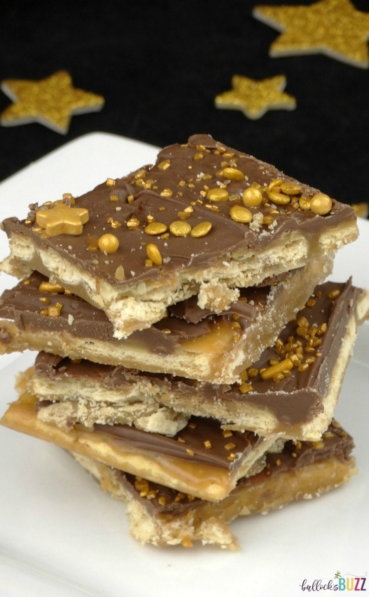 This New Year's Eve Toffee Bark dessert recipe takes the sweet and salty flavor combination to a whole new level. Best of all, it's incredibly quick and easy to make! #desserts #dessertbar #kenarry