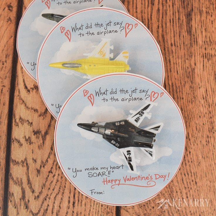 Download free printable valentines for kids. Your child will love giving these Airplane Valentine's Day Cards with a toy jet to friends at a school party. #valentines #valentinesday #kenarry