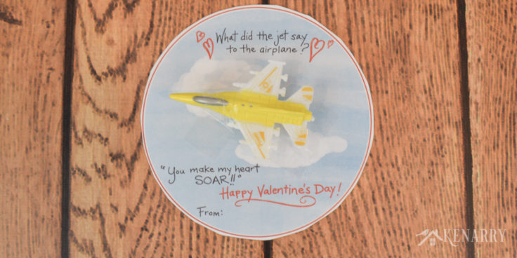 Download free printable valentines for kids. Your child will love giving these Airplane Valentine's Day Cards with a toy jet to friends at a school party. #valentines #valentinesday #kenarry
