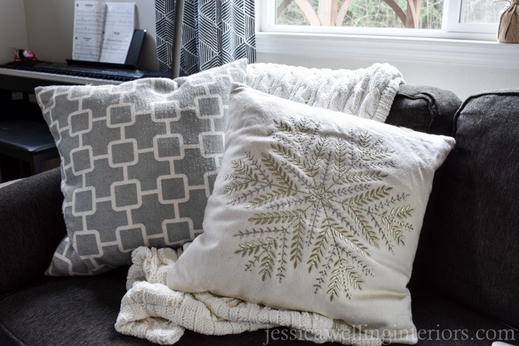Not sure how to transition your living room decor after Christmas? I'll show you just how easy it is to take your living room from post-holidays to winter cozy!