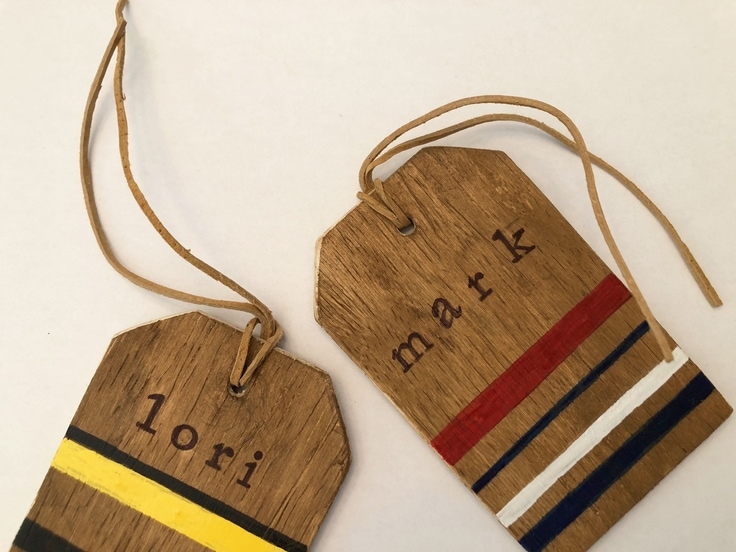 Learn how to make a unique rustic wooden DIY luggage tag to add a personalized flair to your bags and help make them easy to recognize when you travel. #luggagetags #crafts #kenarry