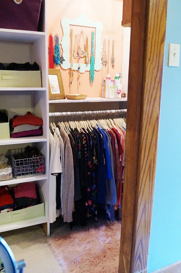These easy closet organizing ideas will help you declutter and organize any closet! With some easy organizing tips, you will have a clutter free clothes closet! #closetorganization #organization #kenarry