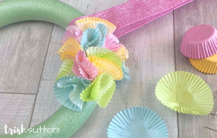 Follow this simple tutorial to create a Colorful Wreath Seasonal Decor made with Cupcake Liners, a foam craft wreath and straight sewing pins.