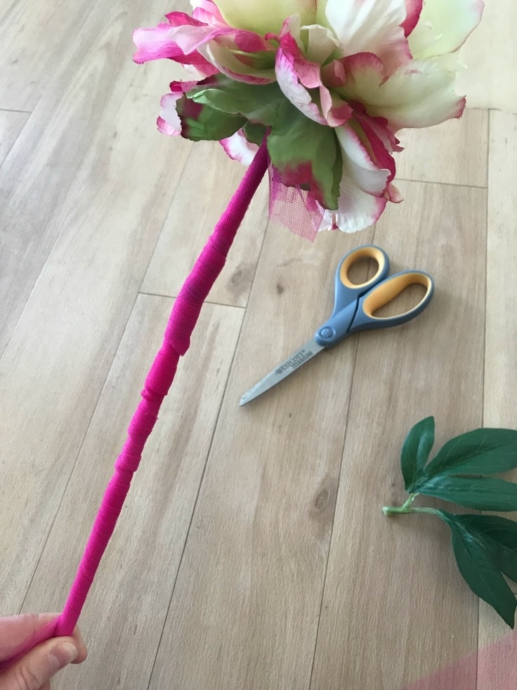 Wrapping flower wand with tulle or ribbon