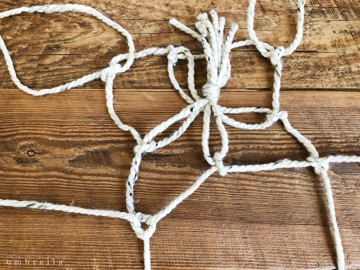 how to make a macrame planter - 8 total square knots. 
