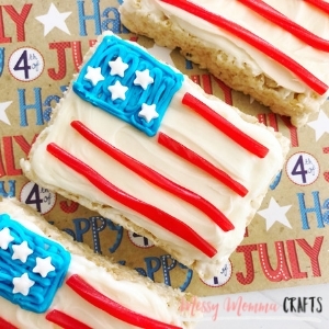 These 4th of July Flag Rice Krispie Treats are the perfect treat to bring to your 4th of July celebration.