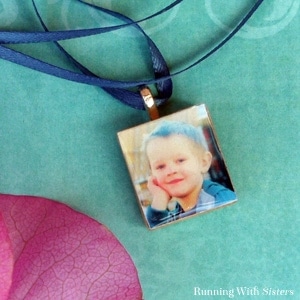 Moms love handmade gifts for Mother’s Day, so why not make yours a picture pendant? This one is super easy and uses a Scrabble tile as the base. So it’s a great craft for kids to make for Mom!