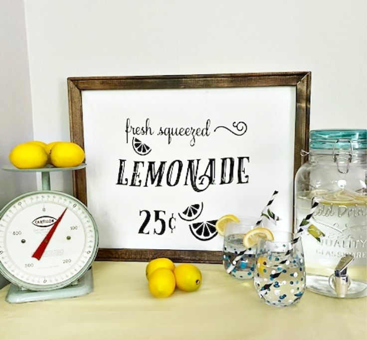 Fresh squeezed lemonade sign from Our Crafty Mom.